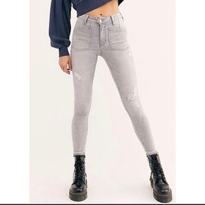 FREE PEOPLE | We The Free Ivy MidRise Skinny Jeans Distressed Size 26
